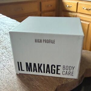 IL MAKIAGE High Profile Body Care Box - White